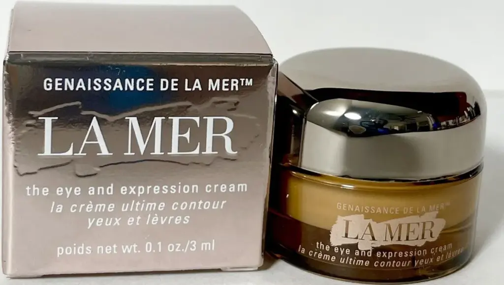 ตัวอย่างกล่องครีม La Mer ที่ใช้สีเงินแสดงความหรู